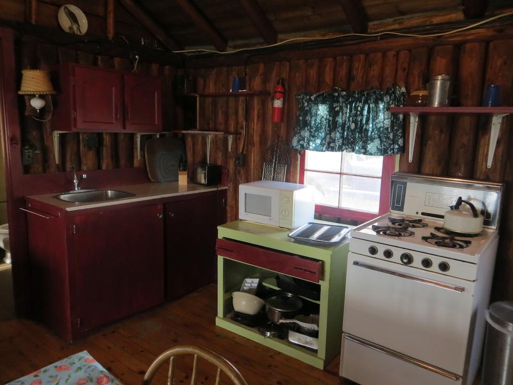 Lake Wolsey Cabins Hotel Gore Bay Esterno foto