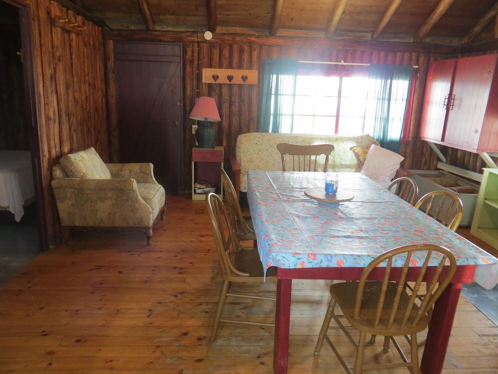 Lake Wolsey Cabins Hotel Gore Bay Esterno foto