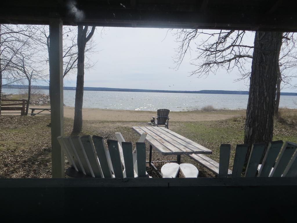 Lake Wolsey Cabins Hotel Gore Bay Esterno foto