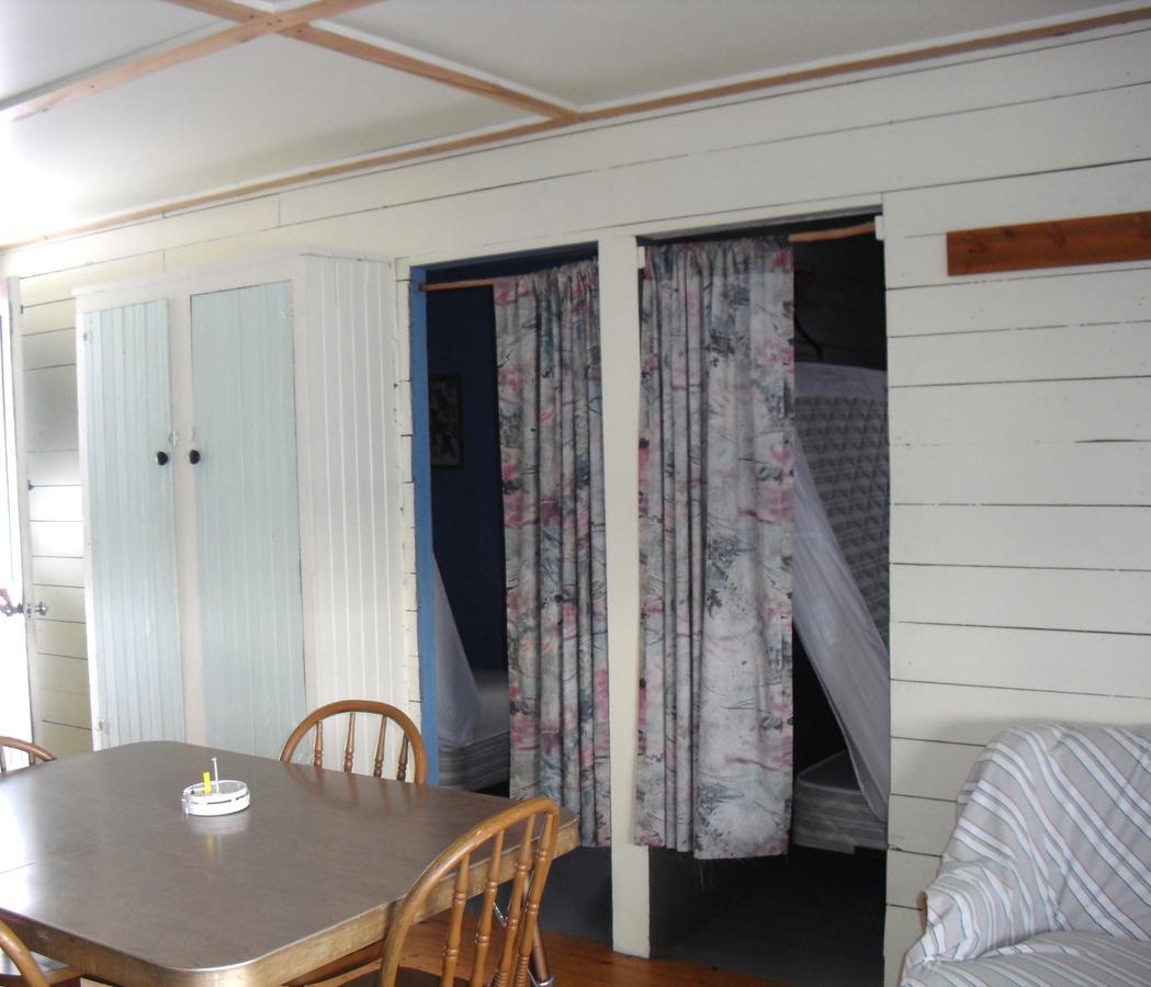 Lake Wolsey Cabins Hotel Gore Bay Esterno foto